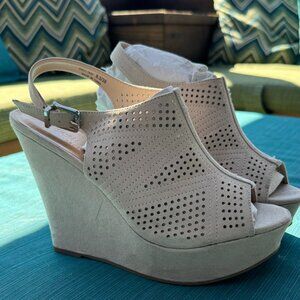 Chinese Laundry Wedges BRAND NEW Size 8.5